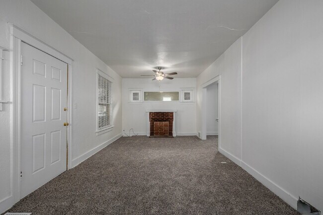 Building Photo - Cute Denver bungalow for rent