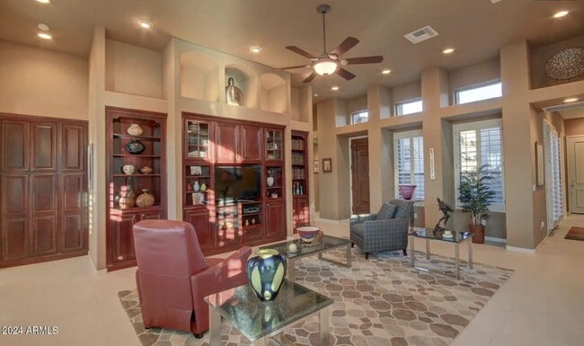 Building Photo - 1223 E Moss St