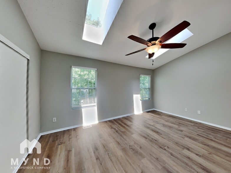Building Photo - 404 Wedgewood Way