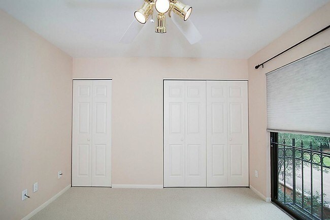 Building Photo - 201 Vanderpool Ln