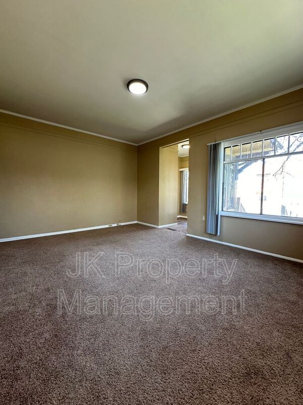 Building Photo - 2510 2nd Ave N