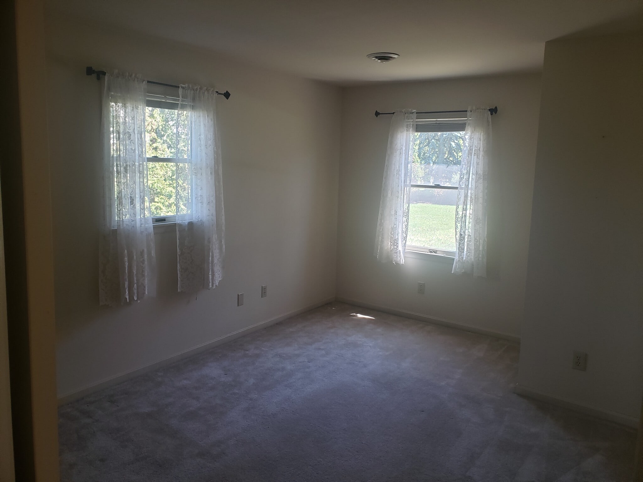 Building Photo - 10 Brookline Ct