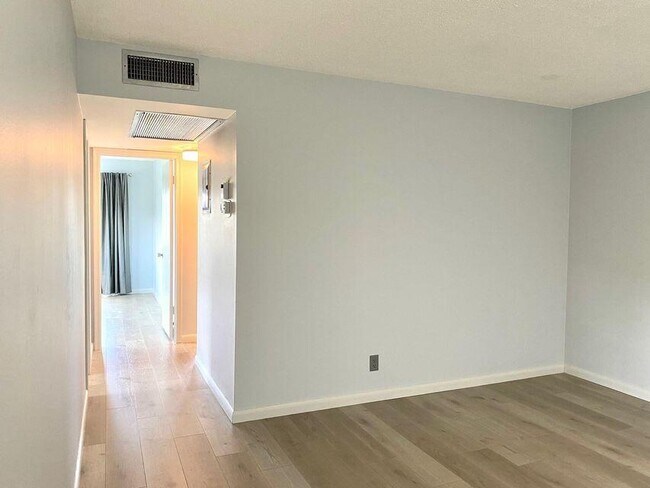 Building Photo - 260 Dorchester K