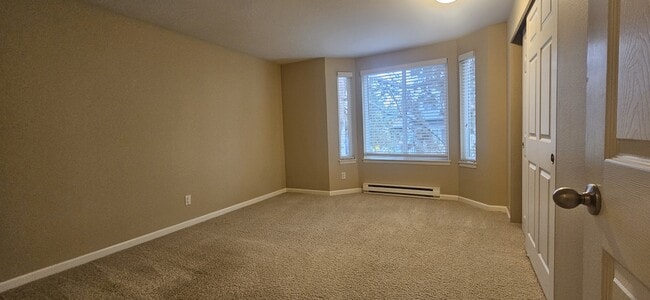 Building Photo - 11112 NE 124th Ln