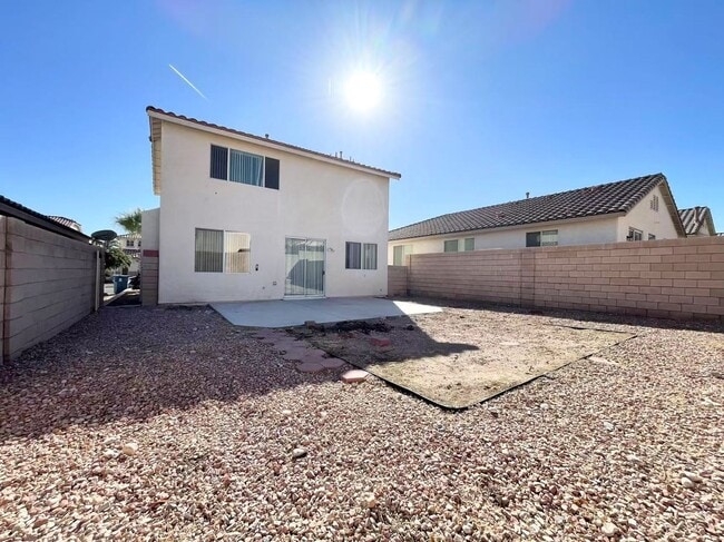 Building Photo - Comfortable  two story single house