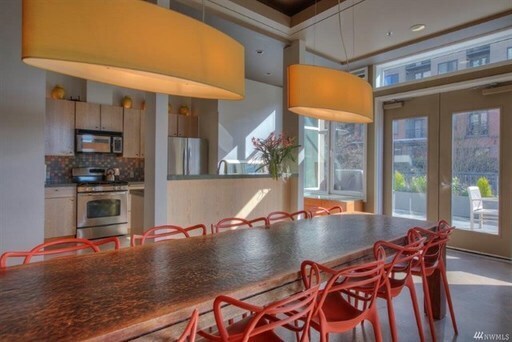 Building Photo - Spacious 1 Bedroom Condo in Belltown Available Now!