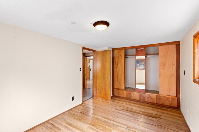 Building Photo - 807 Shoshone Pl