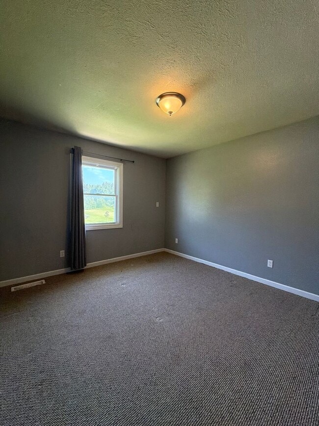 Building Photo - 1406 Co Rd 6