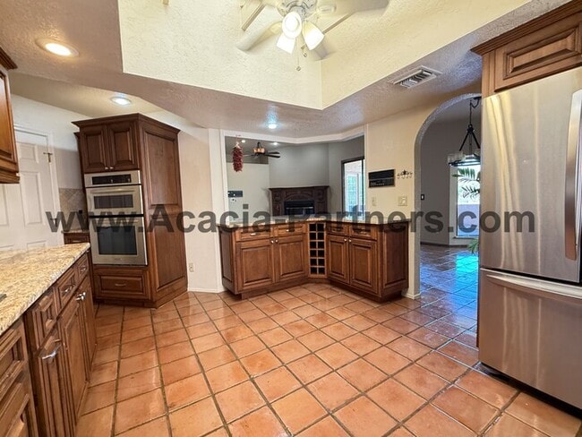 Building Photo - Three Bedroom/Two Bath Home