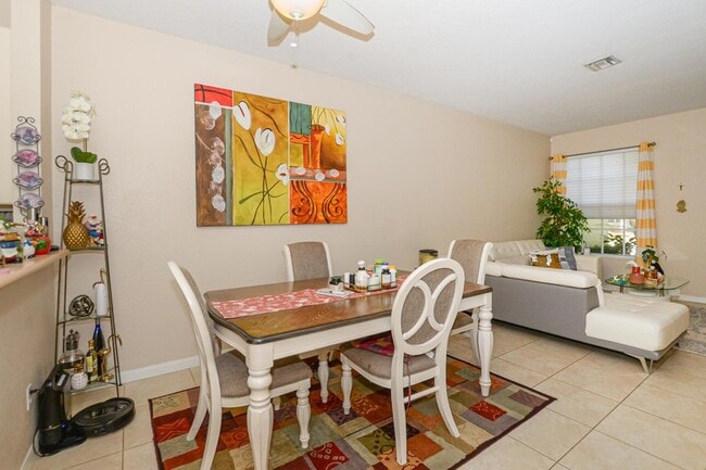 Building Photo - 9949 E Villa Cir