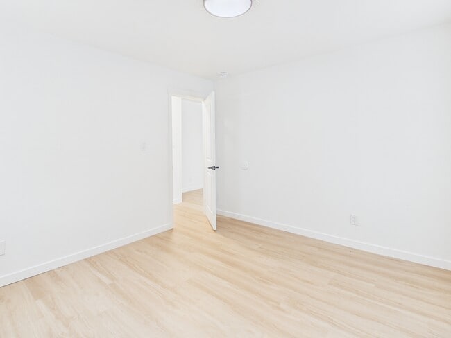 Building Photo - 926 Gilmore St