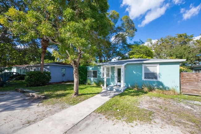 Building Photo - 1317 SW 31st St