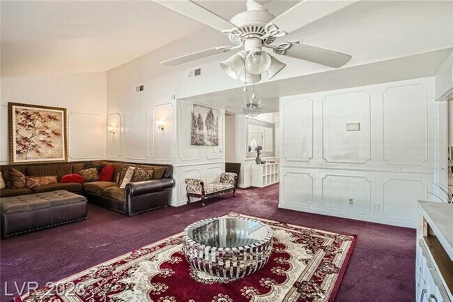 Building Photo - Fully Furnished with sparkling pool!