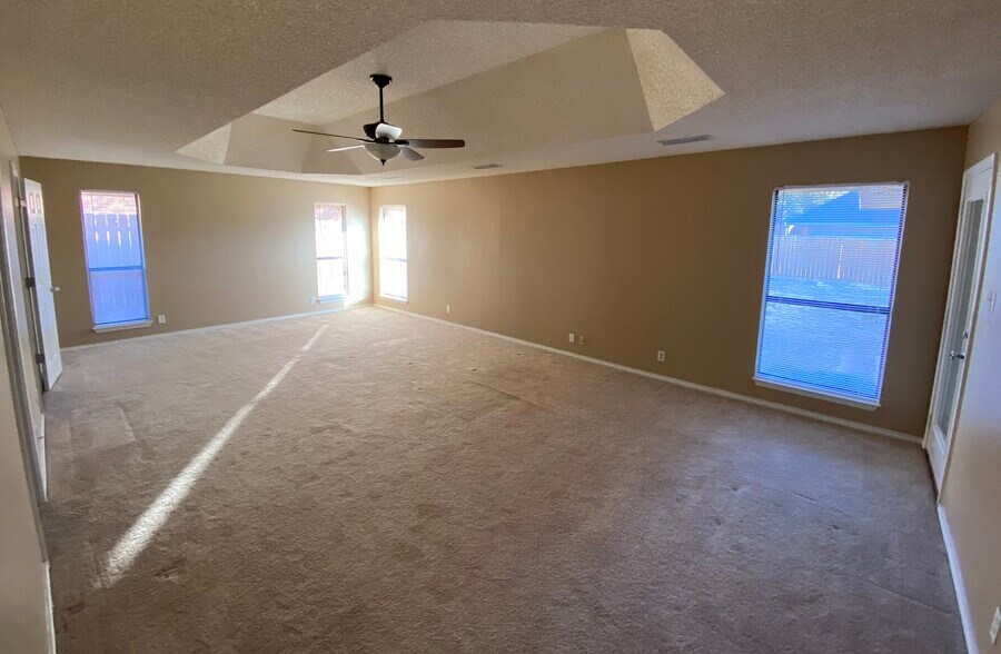 Primary Bedroom - 4406 Parkhurst Dr