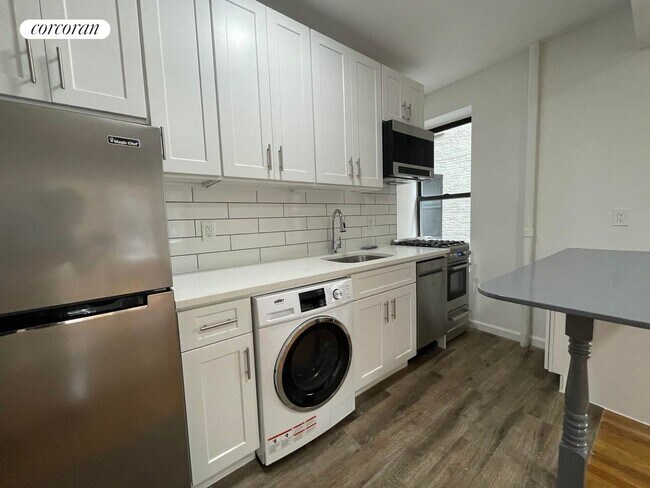 Primary Photo - 542 E 82nd St