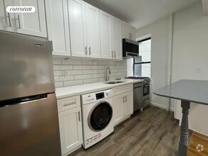 Building Photo - 542 E 82nd St