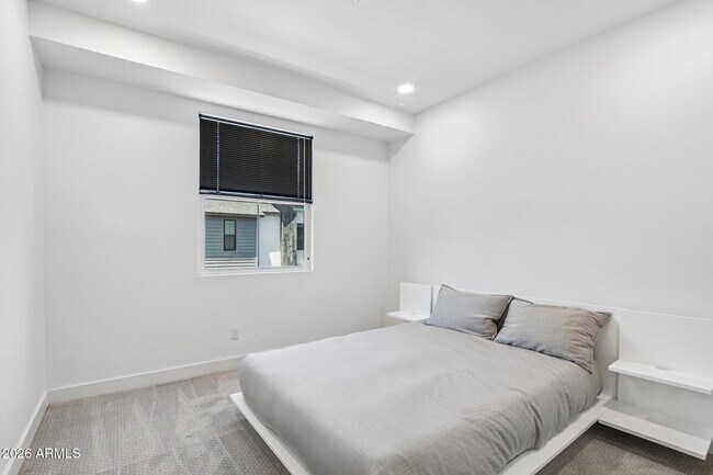 Building Photo - 3200 N 39th St