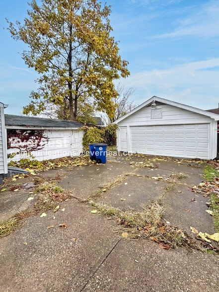 Building Photo - 1079 E 68th St