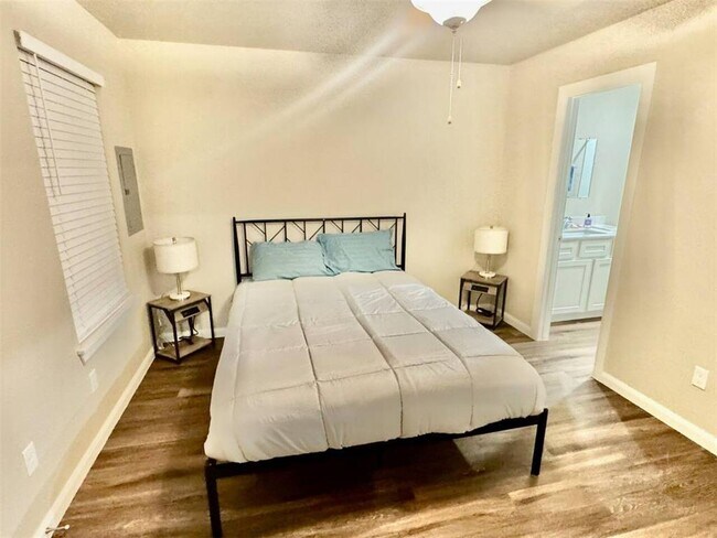 Building Photo - 203 Gray St