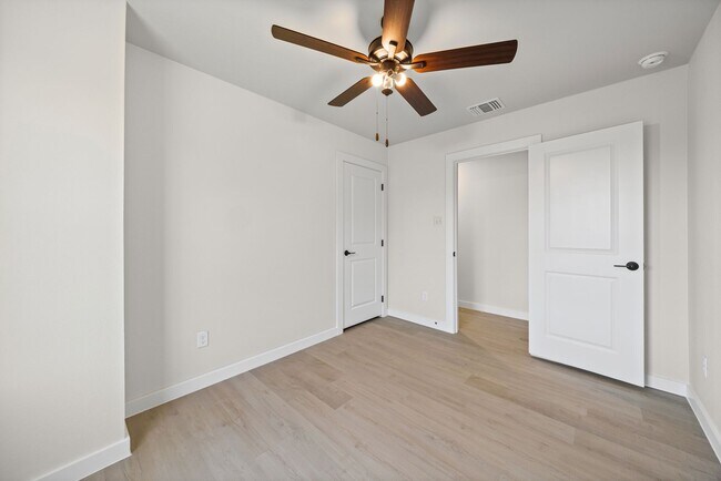 Building Photo - 1407 S 5th St