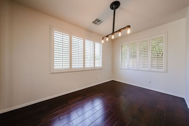 Building Photo - Welcome to this stunning 3-bedroom, 2-bath...