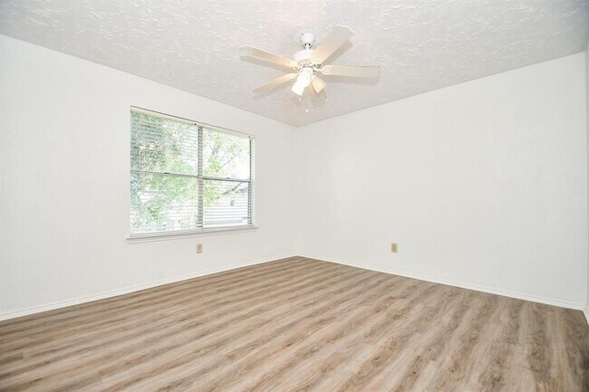 Building Photo - 12311 Grove Meadow Dr