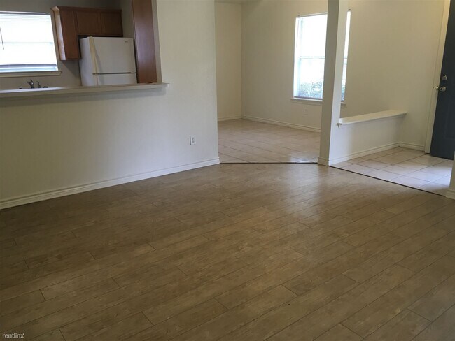 Building Photo - 3 br, 3 bath Duplex - 3612 Glenna Ct # 361...