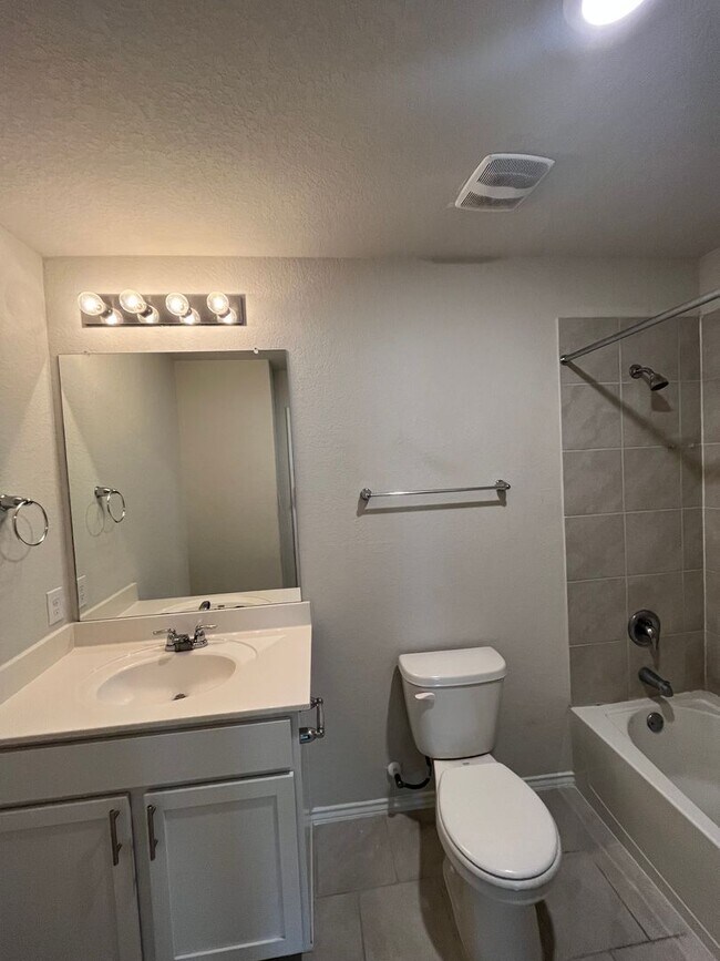 Building Photo - 6218 Tadpole Bluff