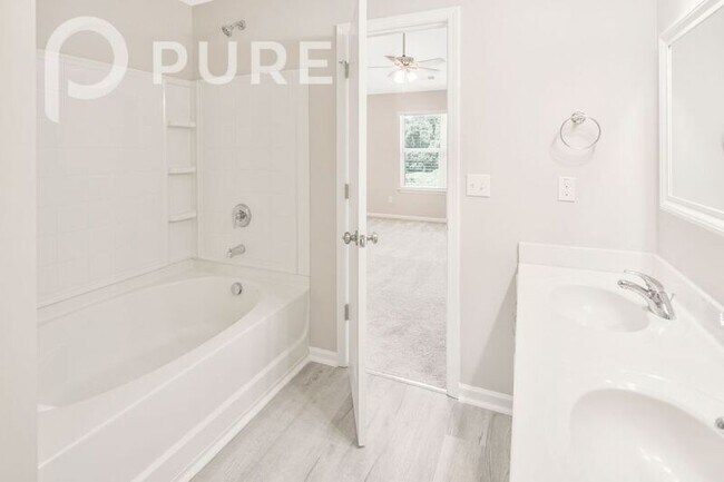 Building Photo - 4645 Esmeralda Drive