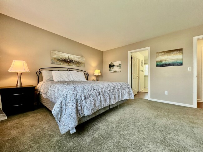 Building Photo - Fully Furnished Rental Property