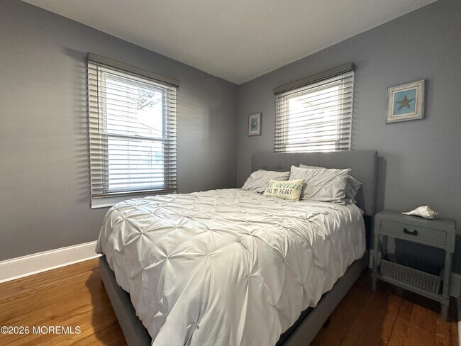 Building Photo - 208 15th Ave