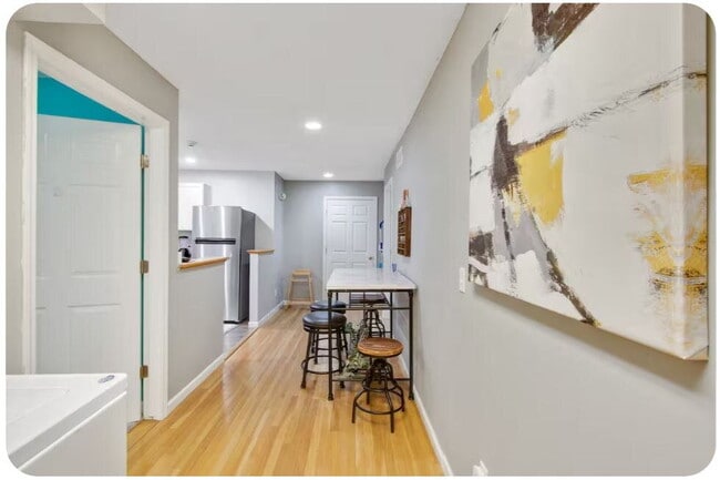 Building Photo - Furnished 3-Bedroom Apartment with Private Entrance and Free Laundry
