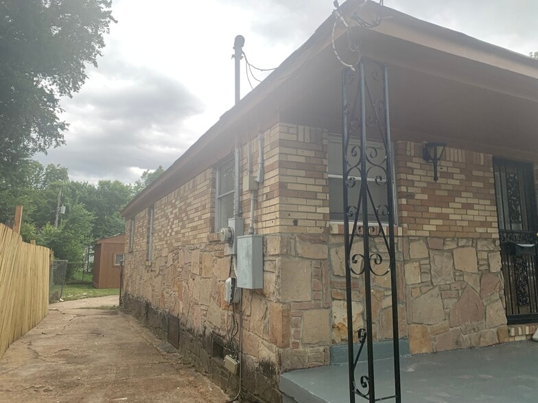 Building Photo - 2367 Hunter Ave