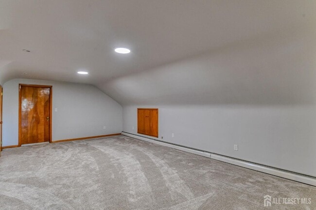 Building Photo - 737 Roseland Pl
