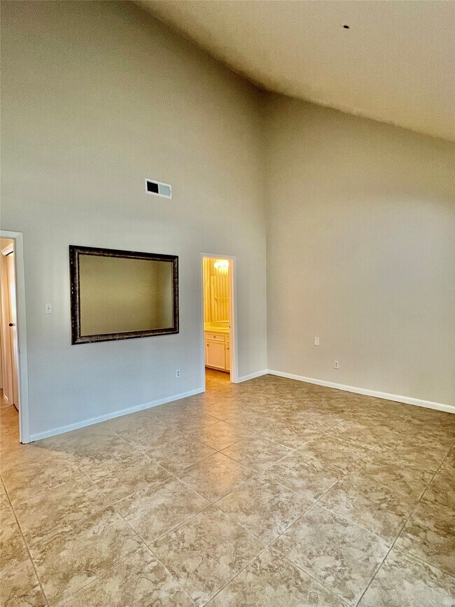 Building Photo - 21 April Hill