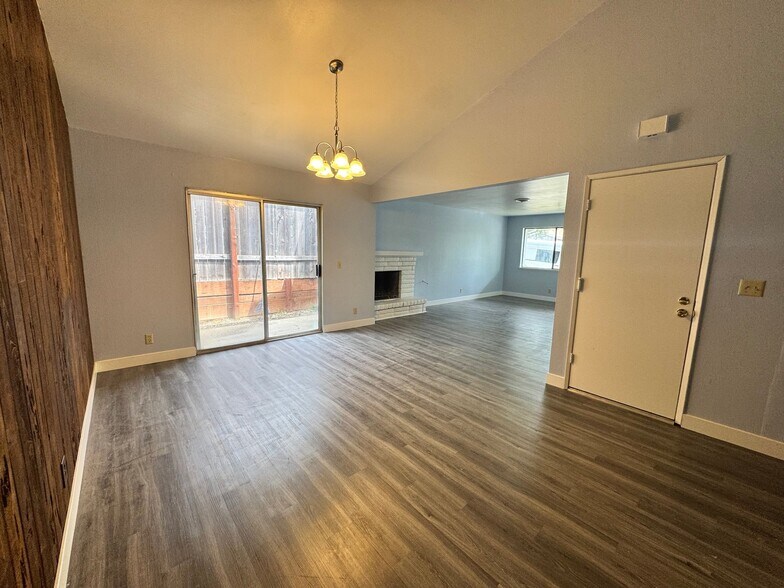 Building Photo - 7440 Tierra Way