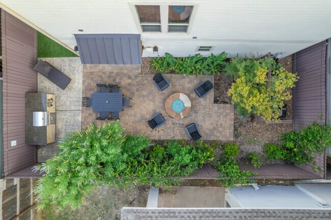 Building Photo - 2323 Woodhead St