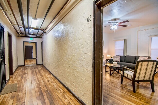 Interior Photo - mon5233