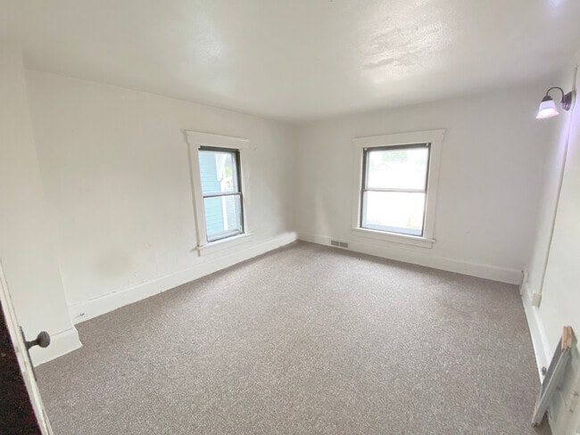 Building Photo - 529 Clarendon Ave NW