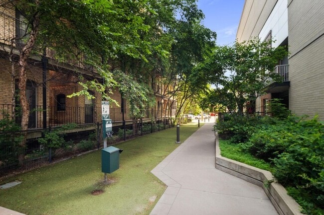 Building Photo - 929 Portland Ave