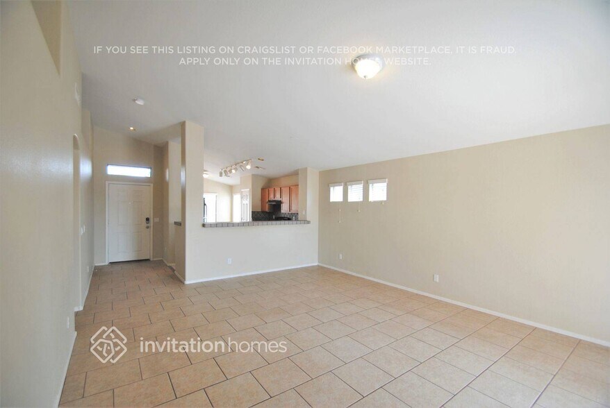 Building Photo - 1660 S Silver Dr