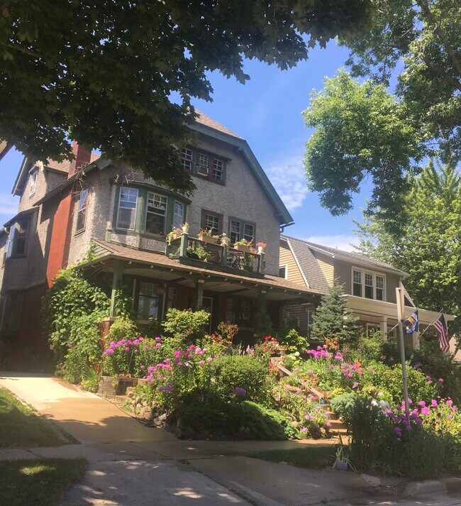 Primary Photo - 2861 N Hackett Ave
