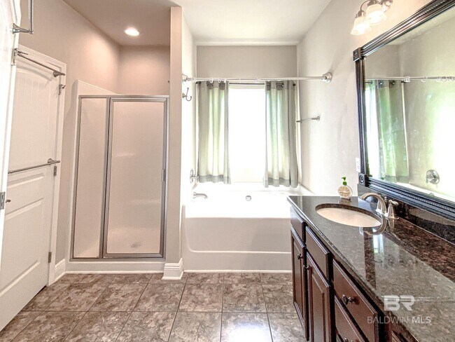 Building Photo - 609 Royal Troon Cir