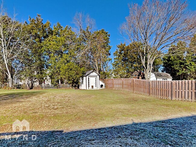 Building Photo - 832 St Andrews Pl