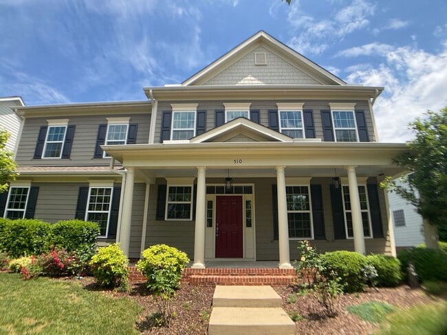 Building Photo - Absolutely Gorgeous and Spacious in Renais...