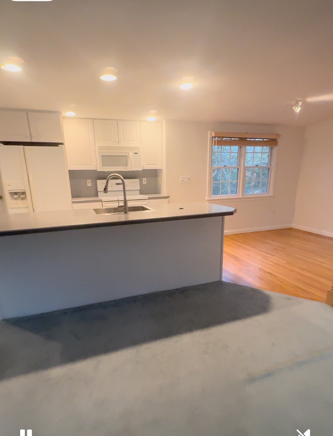 Building Photo - 94 Country Club Dr