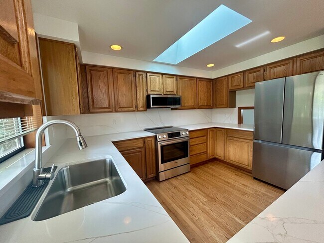 Building Photo - 12371 Rainier Dr
