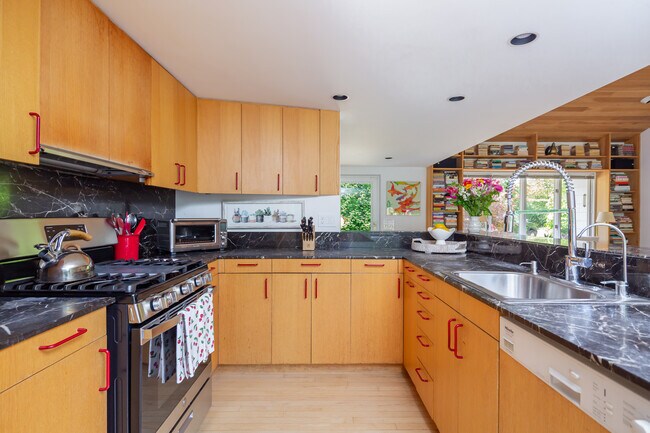 Building Photo - 51 Seascape Ln