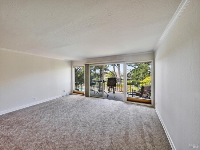 Building Photo - 367 Eden Roc Dr