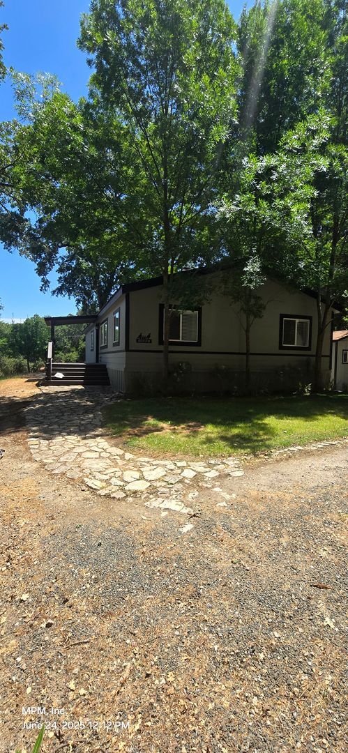 Building Photo - Large 3 bedroom home in the country